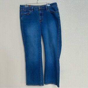 Aura by Wrangler Women’s Blue Denim Straight Leg Stretch Jeans 12P Short Rise